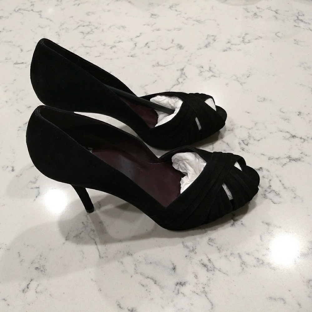 NWOT Stuart Weitzman Black Suede Pumps